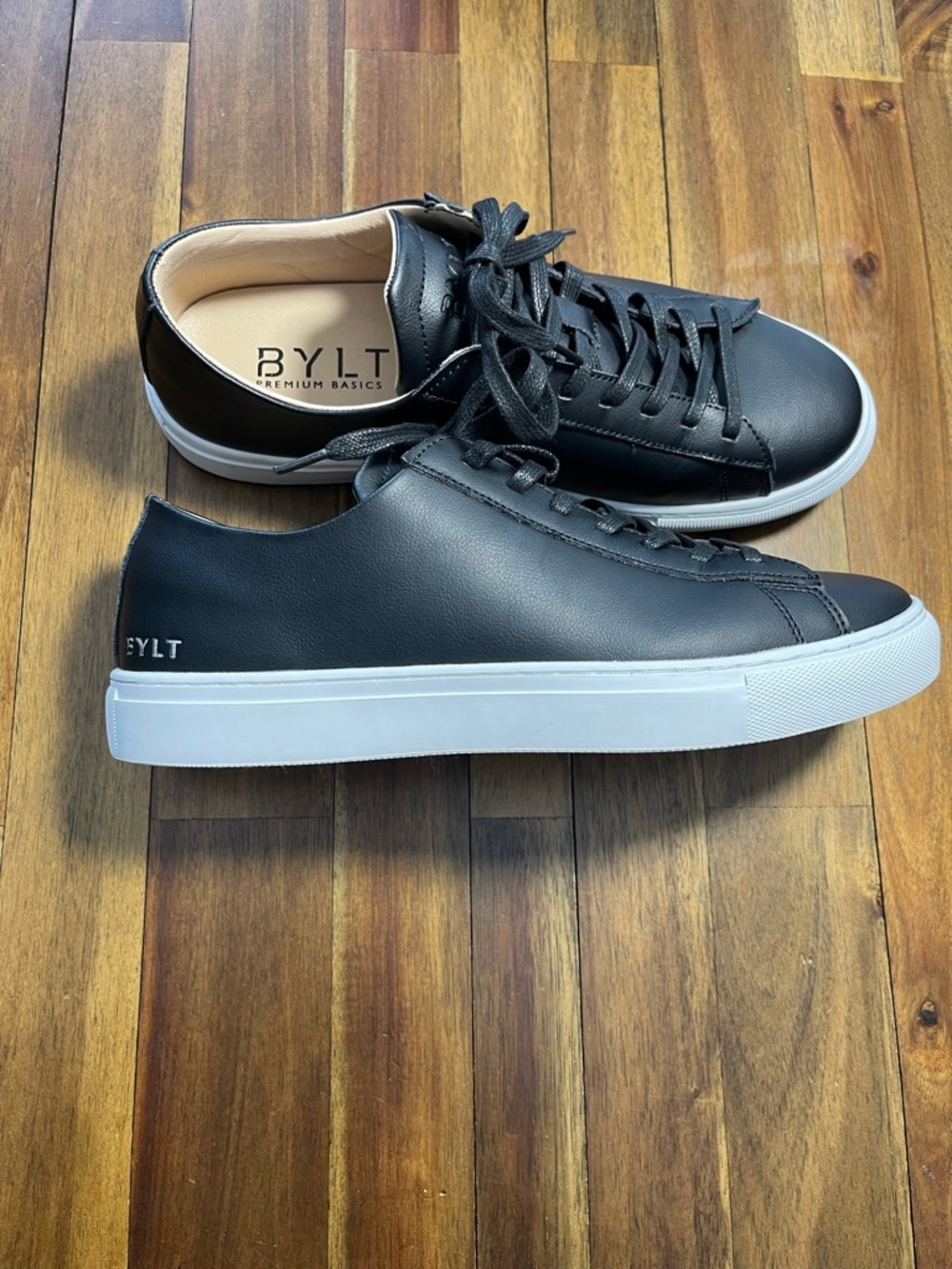 BYLT Everyday 2 Premium Leather Sneakers Men's Size 9 Casual Minimalist Shoes